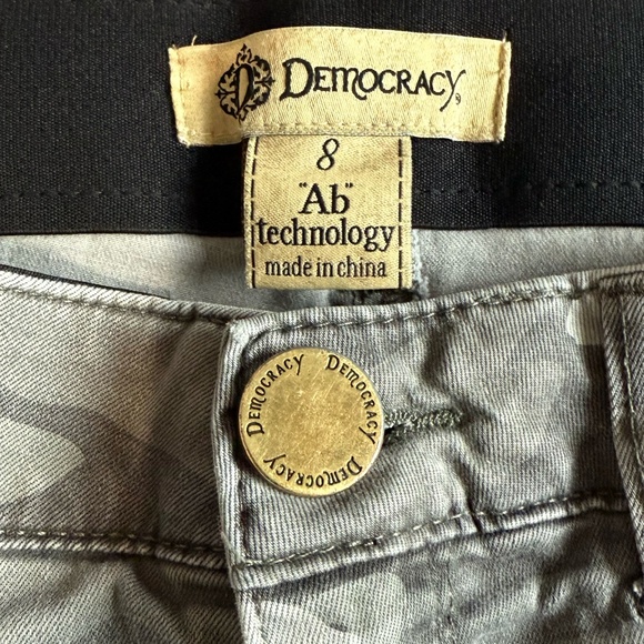 DEMOCRACY “Ab”technology Camo Cropped Pants (Size 8) - Picture 9 of 13